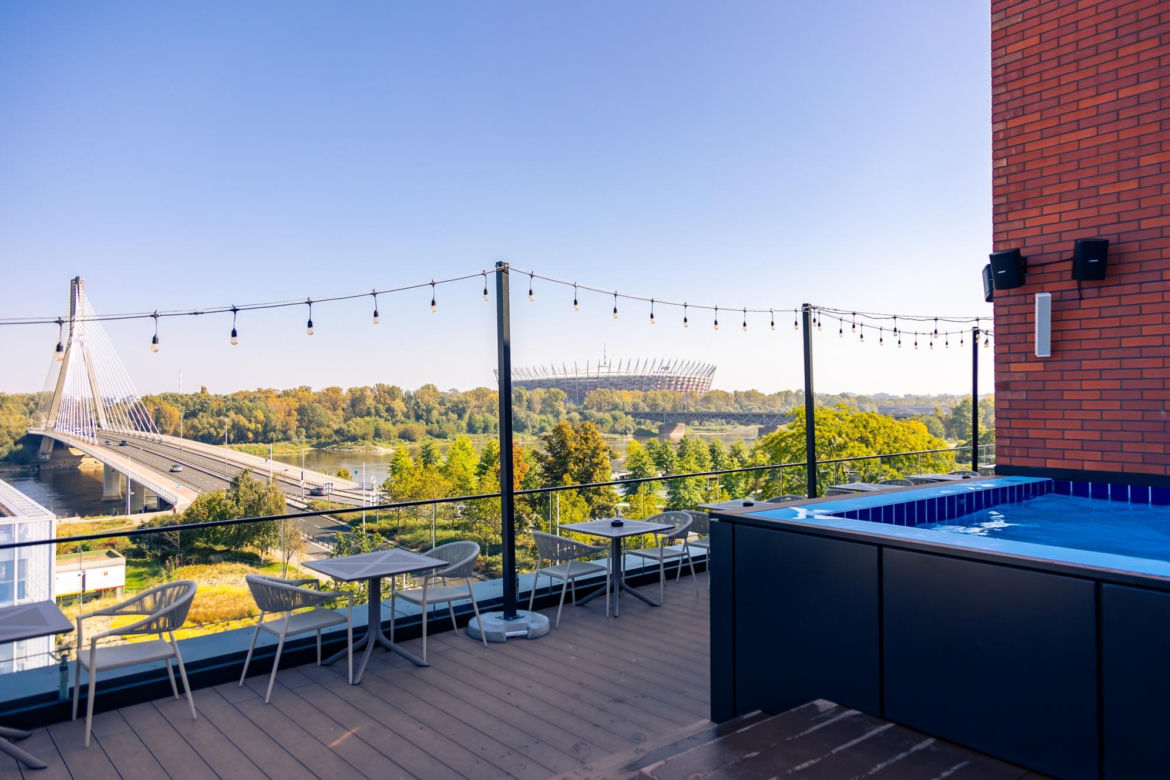 B-Heaven w Hotelu Barceló Warsaw Powiśle - bar z niezwykłym widokiem na panoramę Warszawy