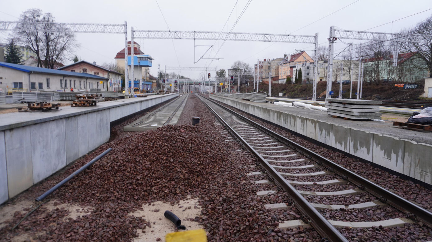Postępują prace nad konstrukcją budynku Dworca Głównego w Olsztynie. Perony niemal na ukończeniu [ZDJĘCIA]