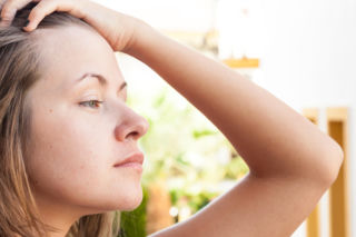Skóra schodzi, oczy pieką po zmierzchu. To nie wina słońca, ale ukrytego braku dwóch witamin