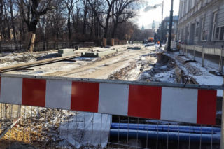 Koszmar w centrum Krakowa. Remont torowiska na Piłsudskiego potrwa do 2026 roku! Mieszkańcy tracą cierpliwość