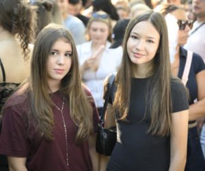Fani w upale czekają na koncert The Weeknd. Tłumy w Warszawie