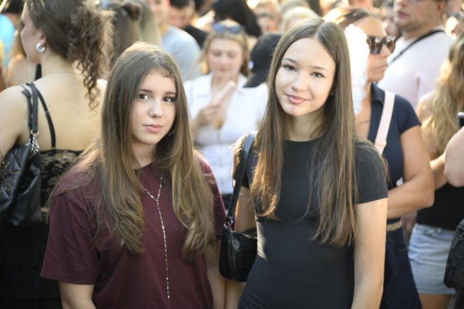 Fani w upale czekają na koncert The Weeknd. Tłumy w Warszawie