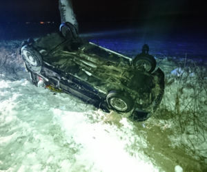 Trzcianne - Mońki. 41-letnia kierująca renault wyprzedzając pojazd na prostym odcinku drogi straciła panowanie nad pojazdem i dachowała