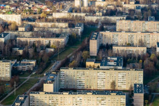 Miały się zawalić, ale ludzie wciąż je kupują