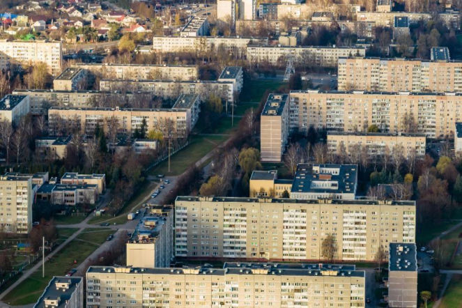 Miały się zawalić, ale ludzie wciąż je kupują