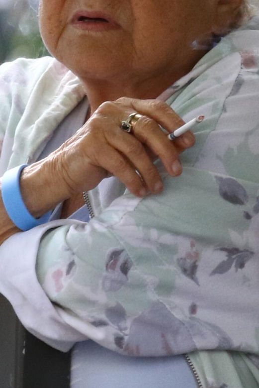 Grażyna Zielińska. Babka z "Rancza" kurzy jak smok