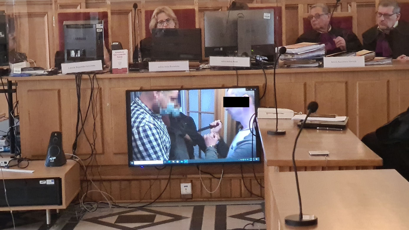 Nowa Sarzyna. Przemysław S., który zabił sąsiadkę stanął przed sądem [GALERIA]