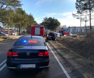 Wypadek na ul. Kościuszki w Siemiatyczach. Zderzenia busa z audi. Dwie osoby zabrane do szpitala [ZDJĘCIA]