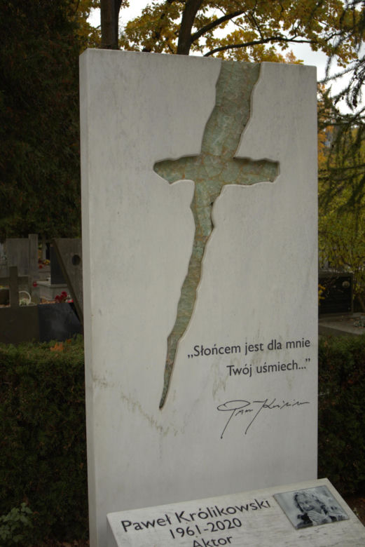 Minęło już kilka lat od śmierci Pawła Królikowskiego. Tak dziś wygląda grób Kusego z "Rancza"
