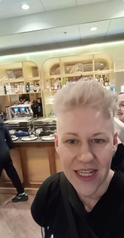Rodzina pięcioraczków w podróży do Tajlandii