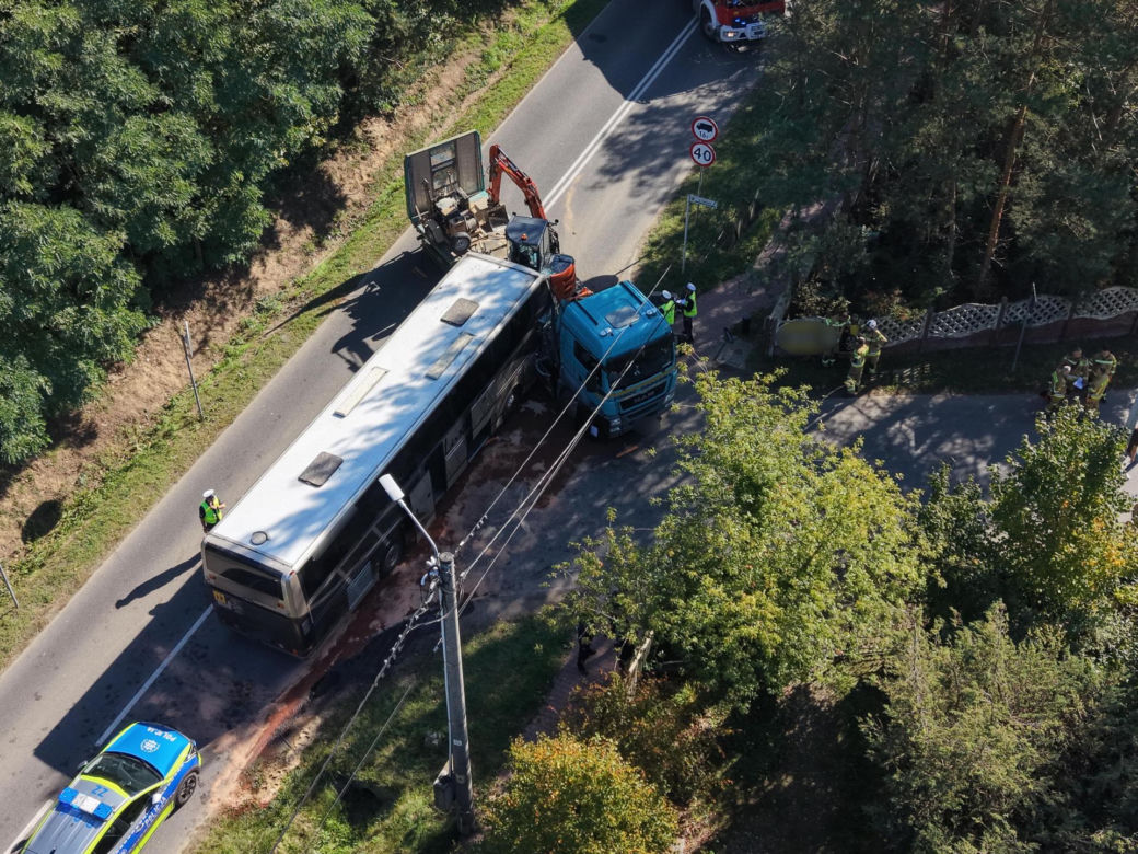 Wypadek ciężarówki i autokaru. Dzieci jechały na wycieczke