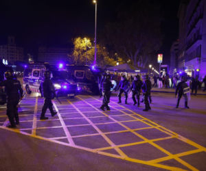Zamieszki w centrum Barcelony. Demonstranci plądrowali sklepy i starli się z policją