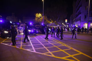 Zamieszki w centrum Barcelony. Demonstranci plądrowali sklepy i starli się z policją