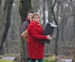 Katarzyna Bosacka w parku