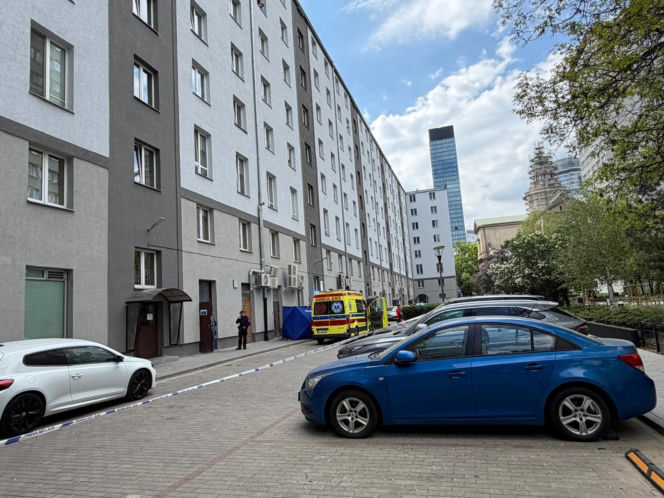 Kobieta wypadła z szóstego piętra. Zginęła na miejscu