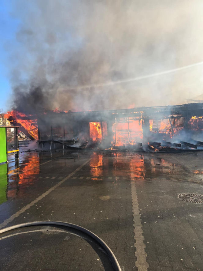 Spłonęła Biedronka w Polkowicach