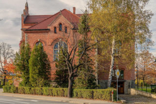 To miasto ma jeden z najpiękniejszych ratuszy w Małopolsce. Jego mieszkańcy od wieków są znani z wielkiej pobożności