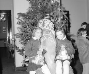 Tak ubierano choinki w PRL-u. Te archiwalne zdjęcia to prawdziwe perełki!