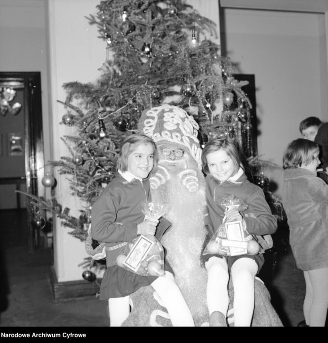 Tak ubierano choinki w PRL-u. Te archiwalne zdjęcia to prawdziwe perełki!