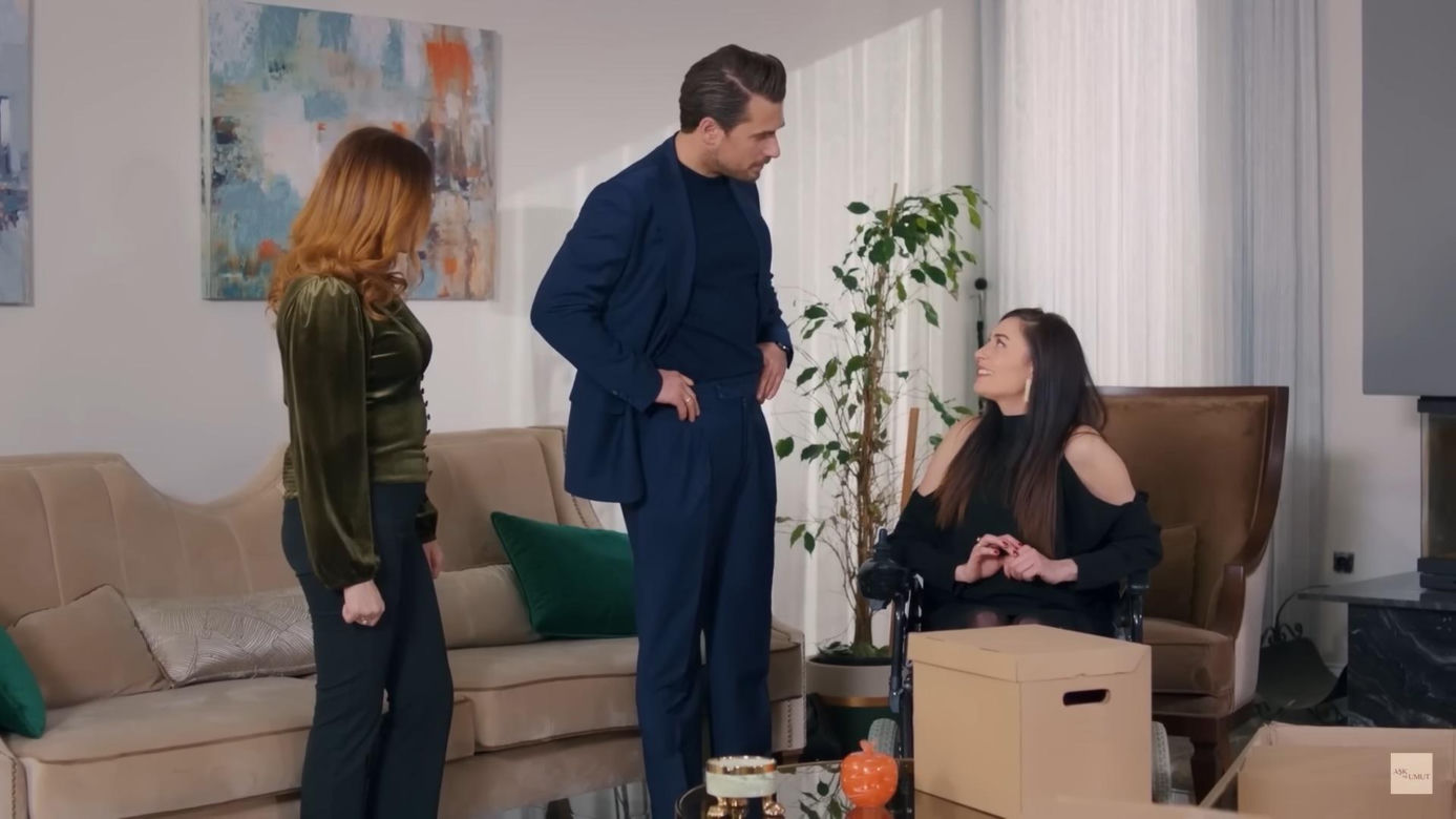 Choć w serialu zobaczymy scenę, w której obnaża kłamstwo Handan