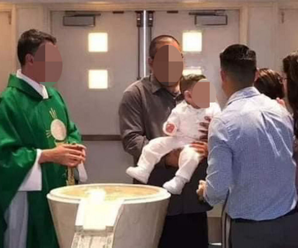 Szok! Ksiądz udzielił tysięcy chrztów, wszystkie są nieważne! Chodzi o mały szczegół
