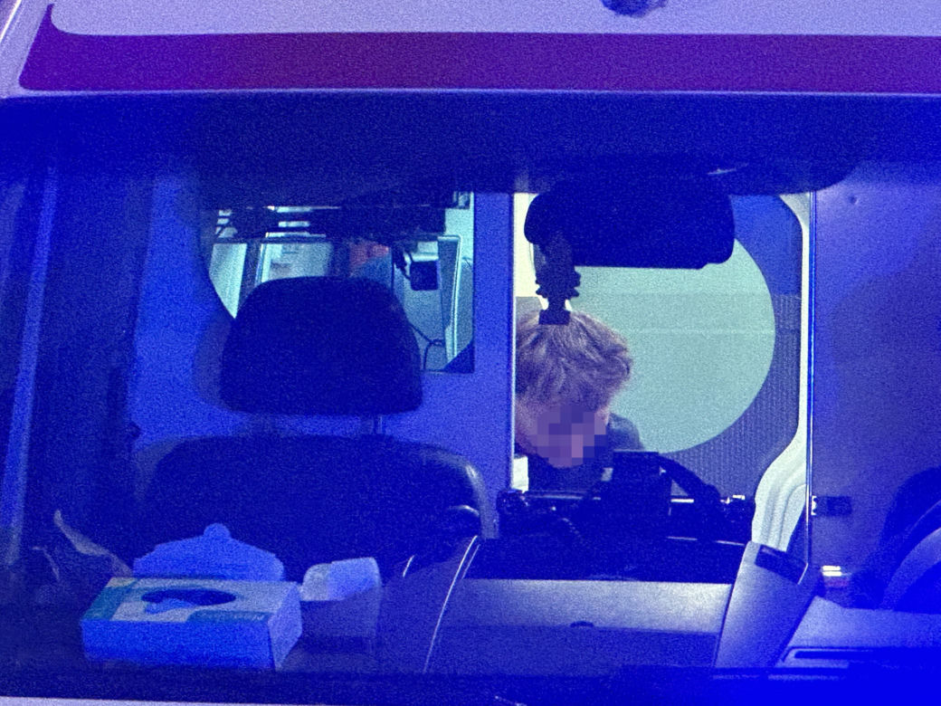 Autobus przeciągnął Lanosa kilkadziesiąt metrów. Poważny wypadek na Białołęce