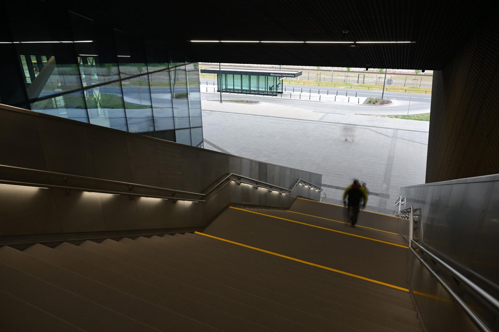Kładka na Warszawie Zachodniej po modernizacji