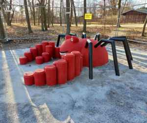 Statek w naprawie, pająk już jest. Trwa modernizacja placu zabaw w Parku Tysiąclecia w Lesznie