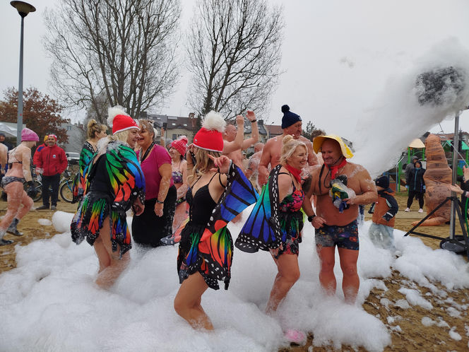 Mazowieckie Morsy otworzyły sezon morsowania 2025/2026 nad zalewem w Siedlcach