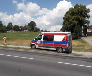 Tworkowa. Kolizja karetki przewożącej testy na koronawirusa