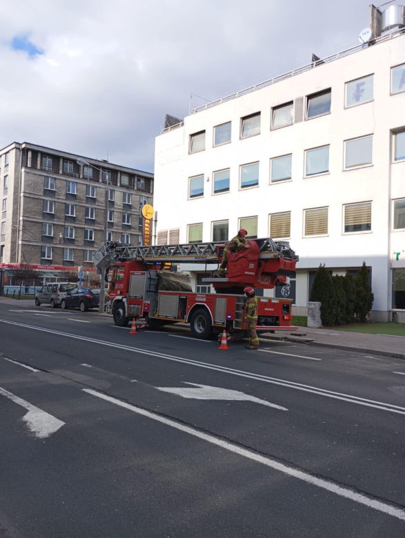 Pożar sadzy w budynku „Sanitasu” w Lublinie. Interweniowały cztery zastępy strażaków