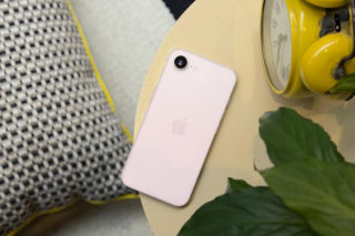 iPhone 17e i tapety Photo Shuffle. Pomysł na prezent na Dzień Matki pełen wzruszających wspomnień