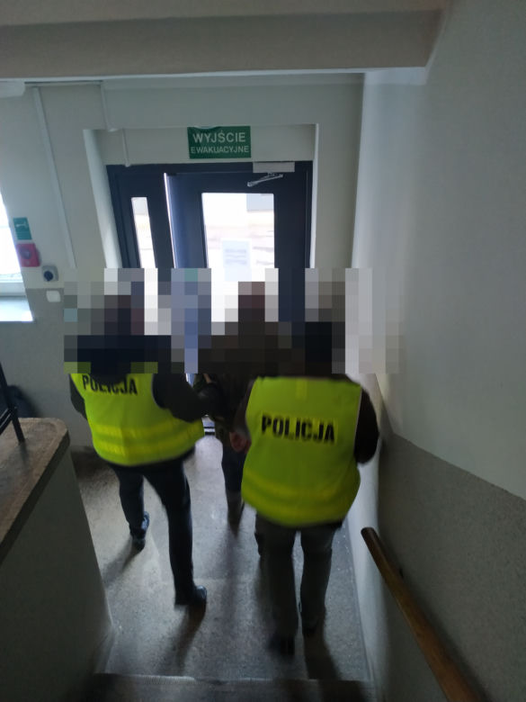 Leżał w odchodach, cały we KRWI. POTWÓR z Lubania zabił własnego psa młotkiem!
