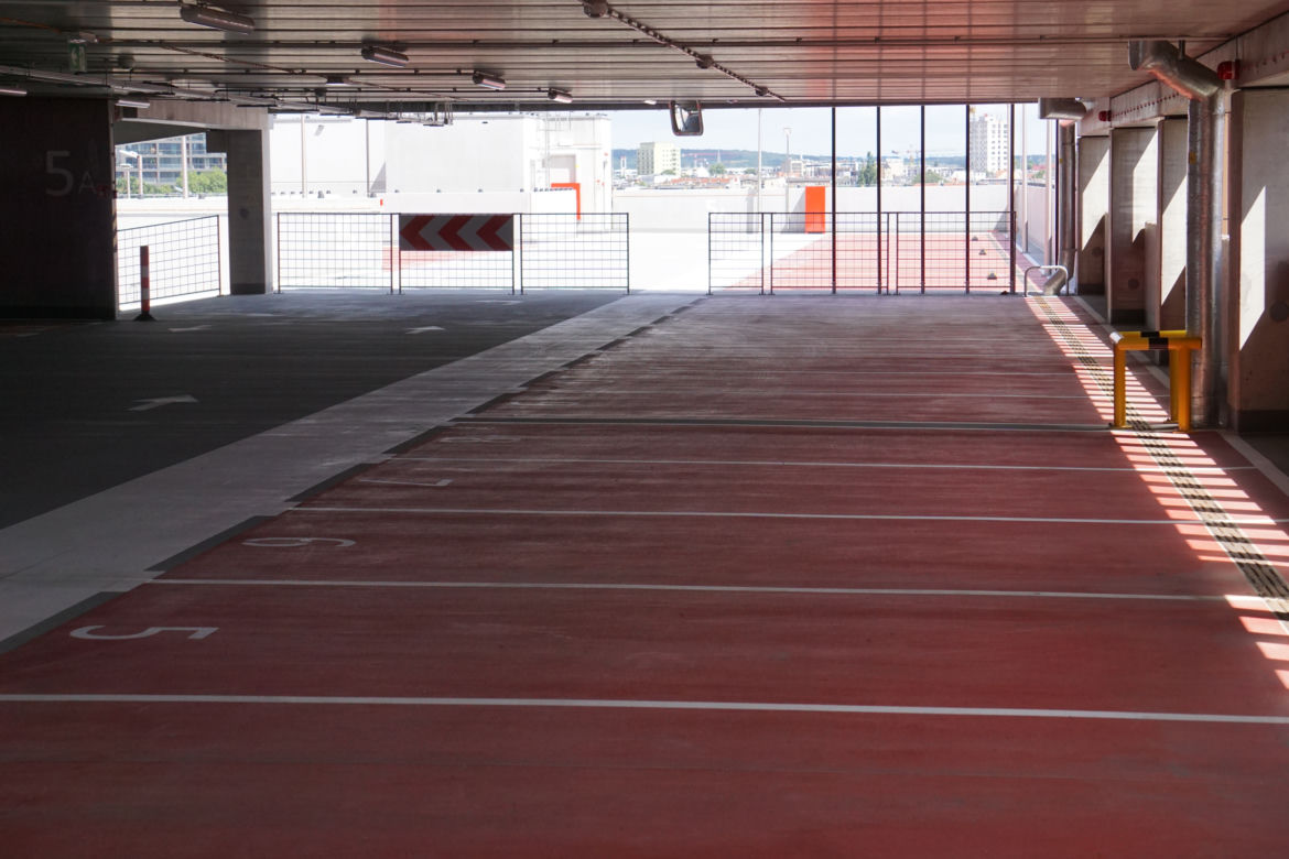 Wielopoziomowy parking na ul. Grunwaldzkiej już działa. Pomieści aż 570 aut [ZDJĘCIA]