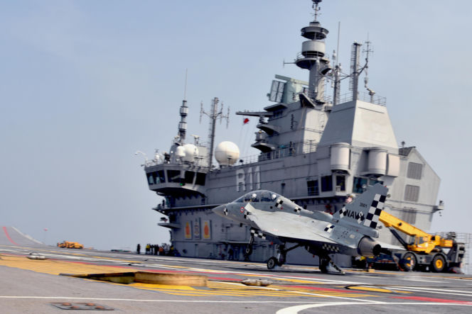 Indyjski lotniskowiec rusza na pomoc Sri Lance. Dramatyczna walka z żywiołem