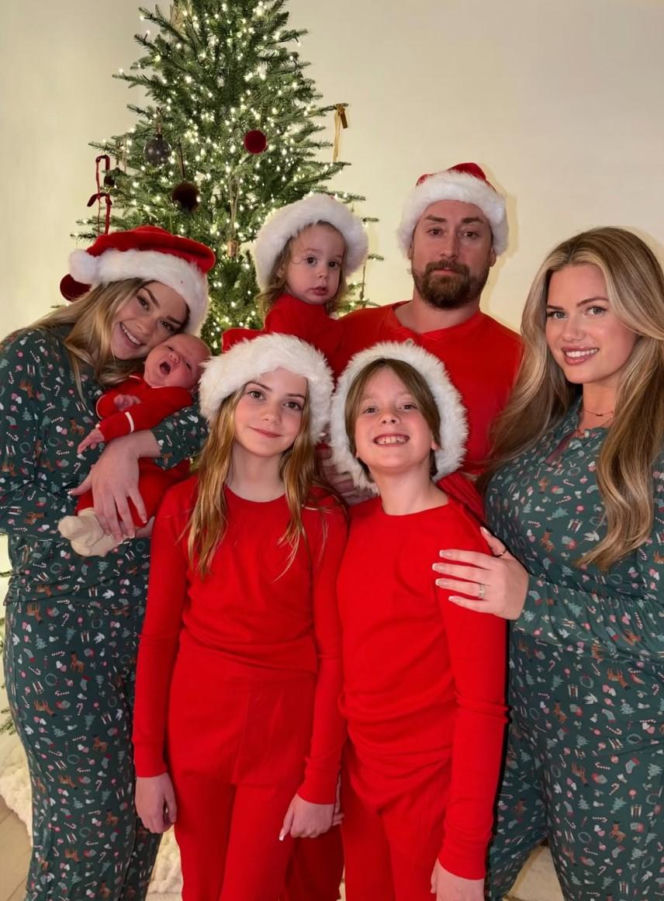 Ma 38 lat i jest babcią. Ludzie myślą, że jest siostrą bliźniaczką swojej córki!