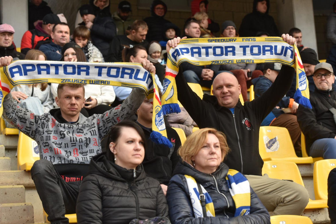 PRES Grupa Deweloperska Toruń - Stelmet Falubaz Zielona Góra, zdjęcia kibiców i zawodników ze sparingu na Motoarenie
