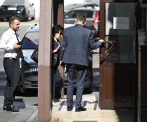 Politycy PiS zjechali na Nowogrodzką, chodzi o Czarnka