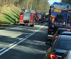 Rybniki. Wypadek na DK 8. Sześć osób trafiło do szpitala. Wśród poszkodowanych są dzieci [ZDJĘCIA]