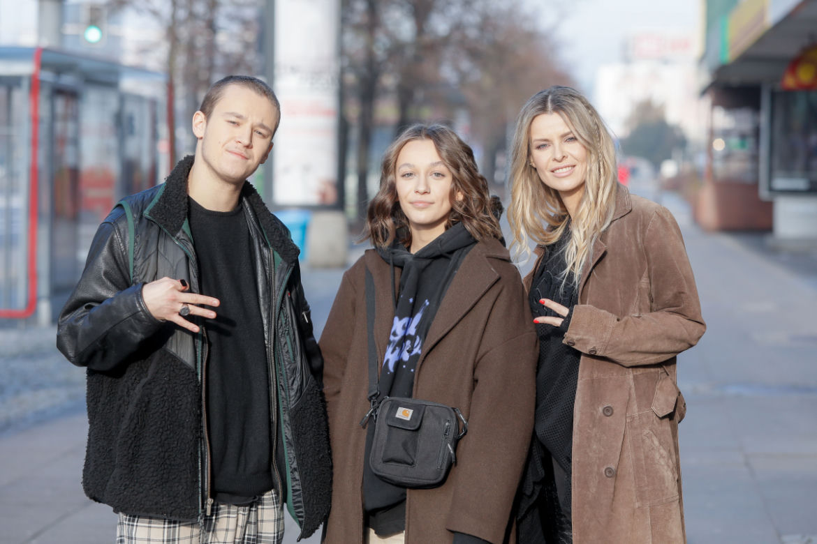 Fabienne i Xavier z mamą w 2021 roku