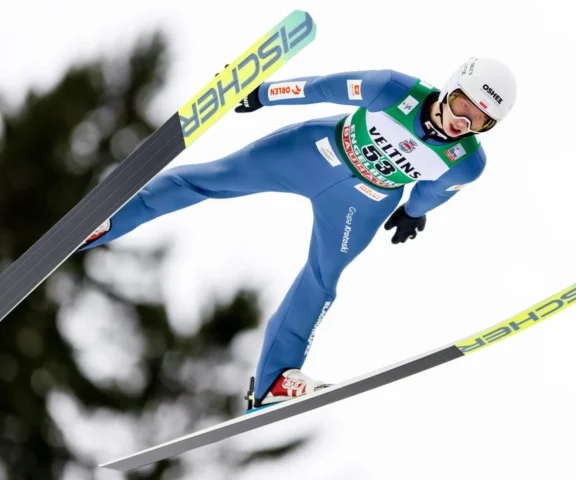 Puchar Świata w skokach. Kacper Tomasiak tuż za podium! 