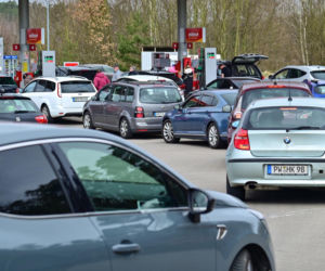 Kolejki niemieckich aut na przygranicznych stacjach paliw