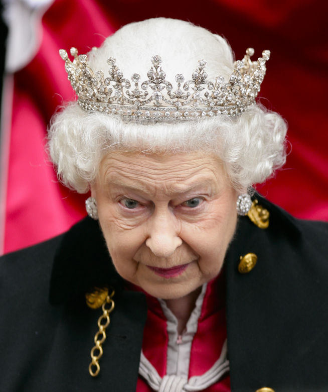 Harry i Meghan ODCHODZĄ z rodziny królewskiej! Zarobią na tym miliony