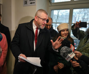 Grzegorz Braun samowolnie opuścił prokuraturę. Śledczy chcą złożyć wniosek do PE