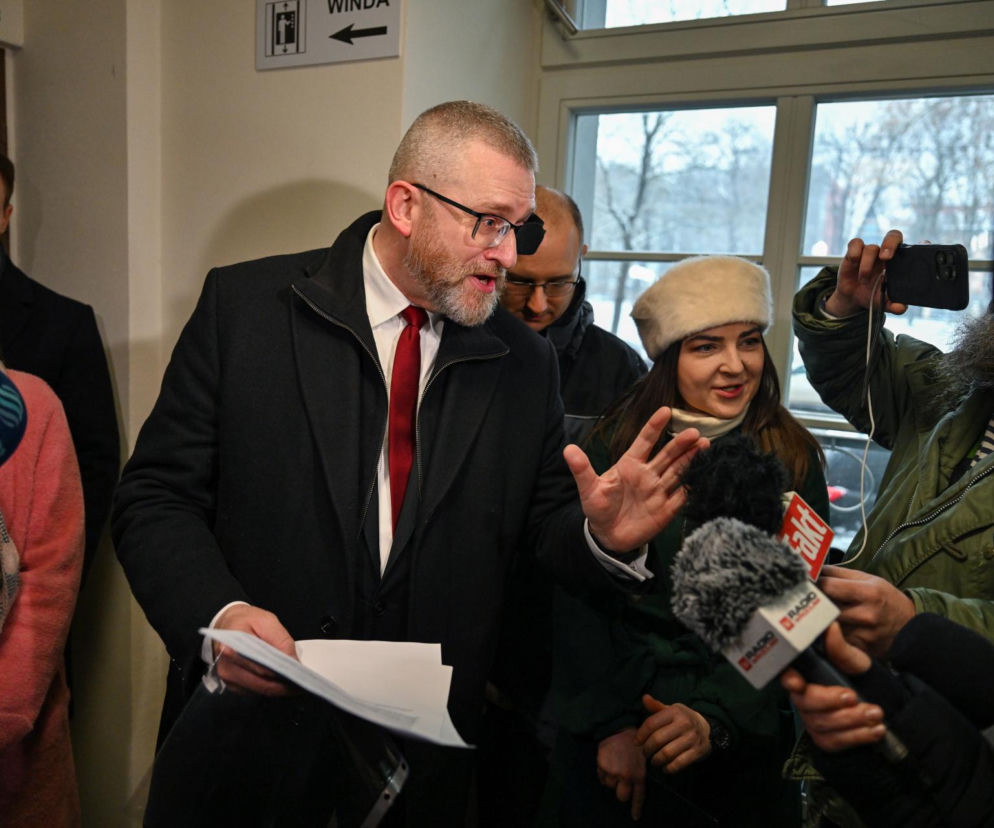 Grzegorz Braun pojawił się w prokuraturze. Nie otrzymał żadnych zarzutów