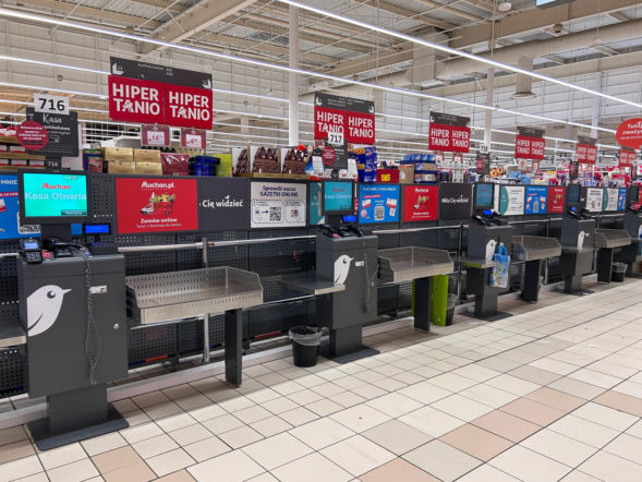 Kasjerzy znikają z polskich sklepów. Prognozy AI nie pozostawiają złudzeń