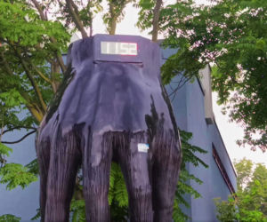 Gigantyczny zegarek na rękę w Hansaviertel
