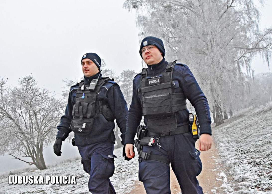 66-latka zabłądziła w lesie. Na pomoc  ruszyli policjanci