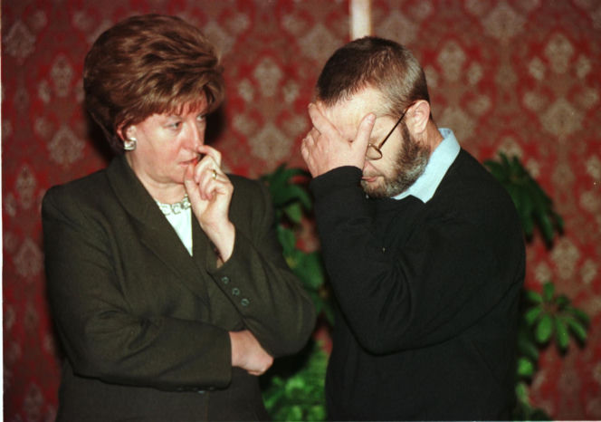  Była pierwszą kobietą na stanowisku premiera III RP. Już po roku złożyła dymisję