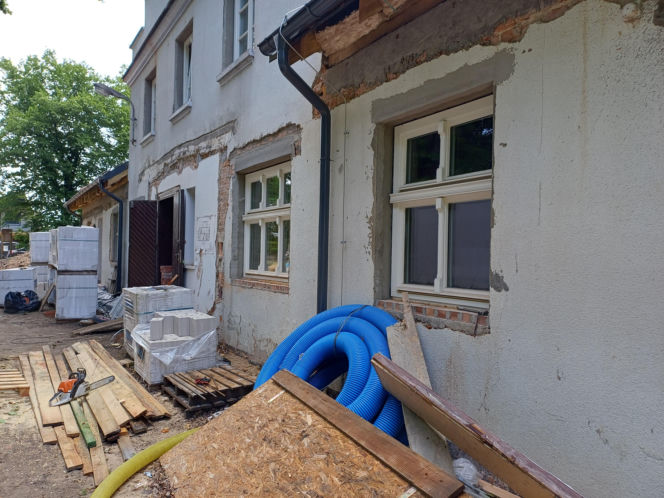 remont dworku w Kuźnicy Grabowskiej